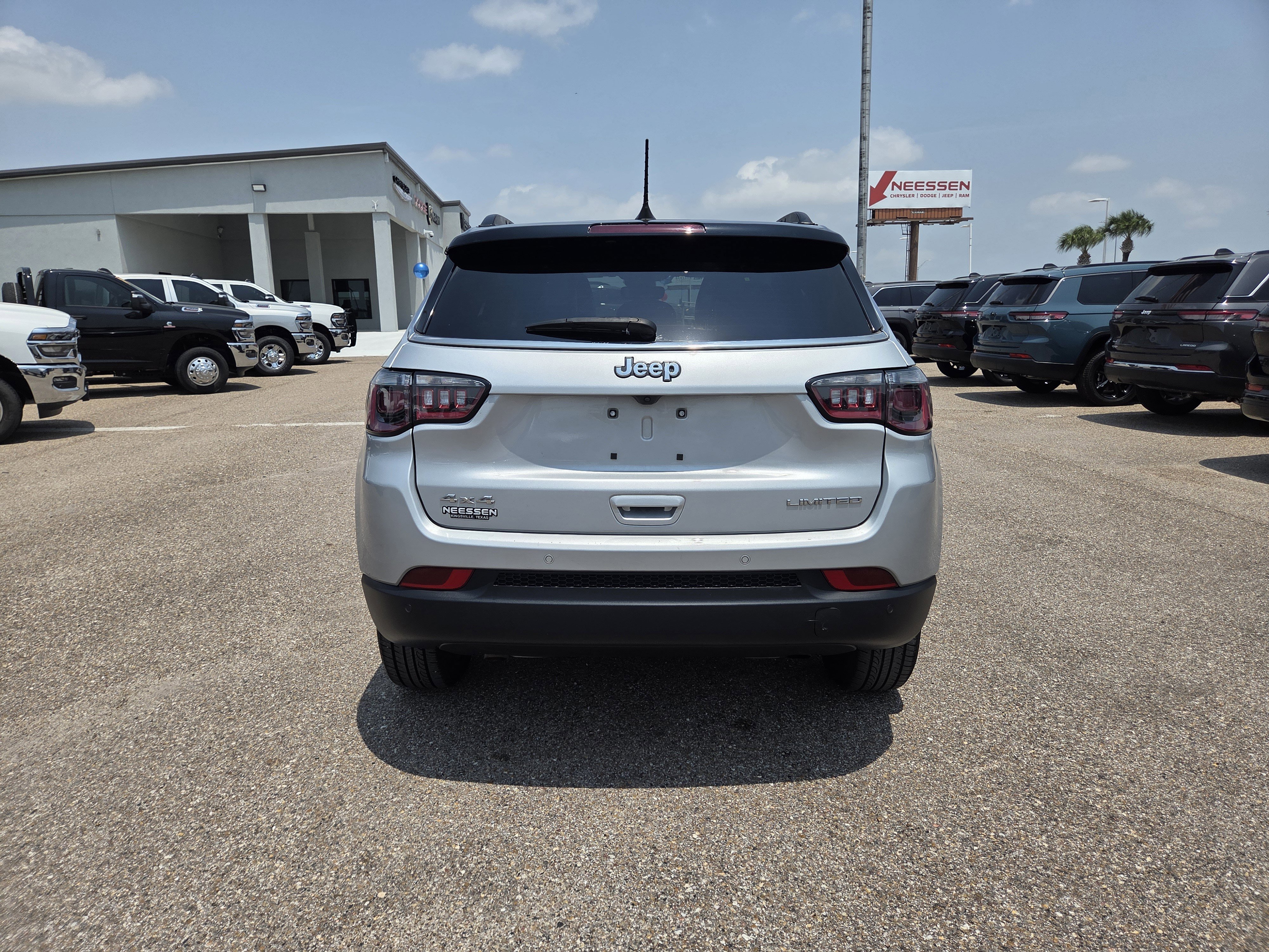 Used 2025 Jeep Compass Limited AWD/4WD image 6