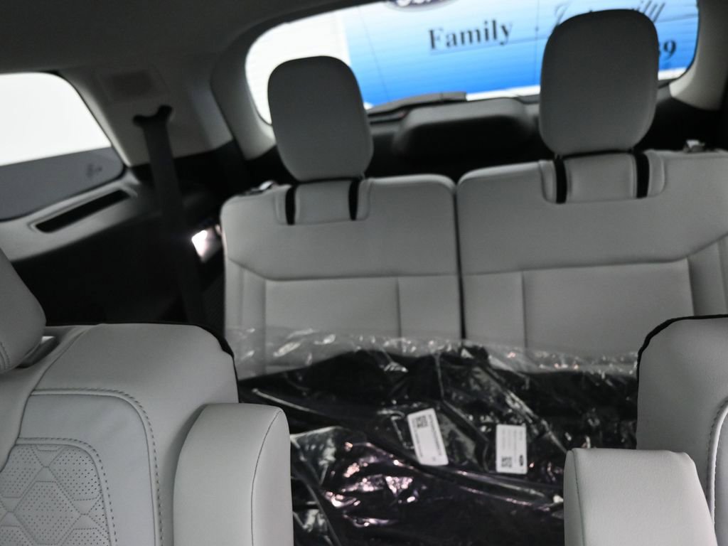 New 2025 Ford Explorer Platinum image 11