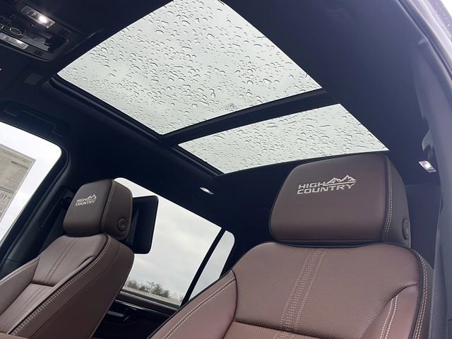 New 2026 Chevrolet Suburban High Country image 18