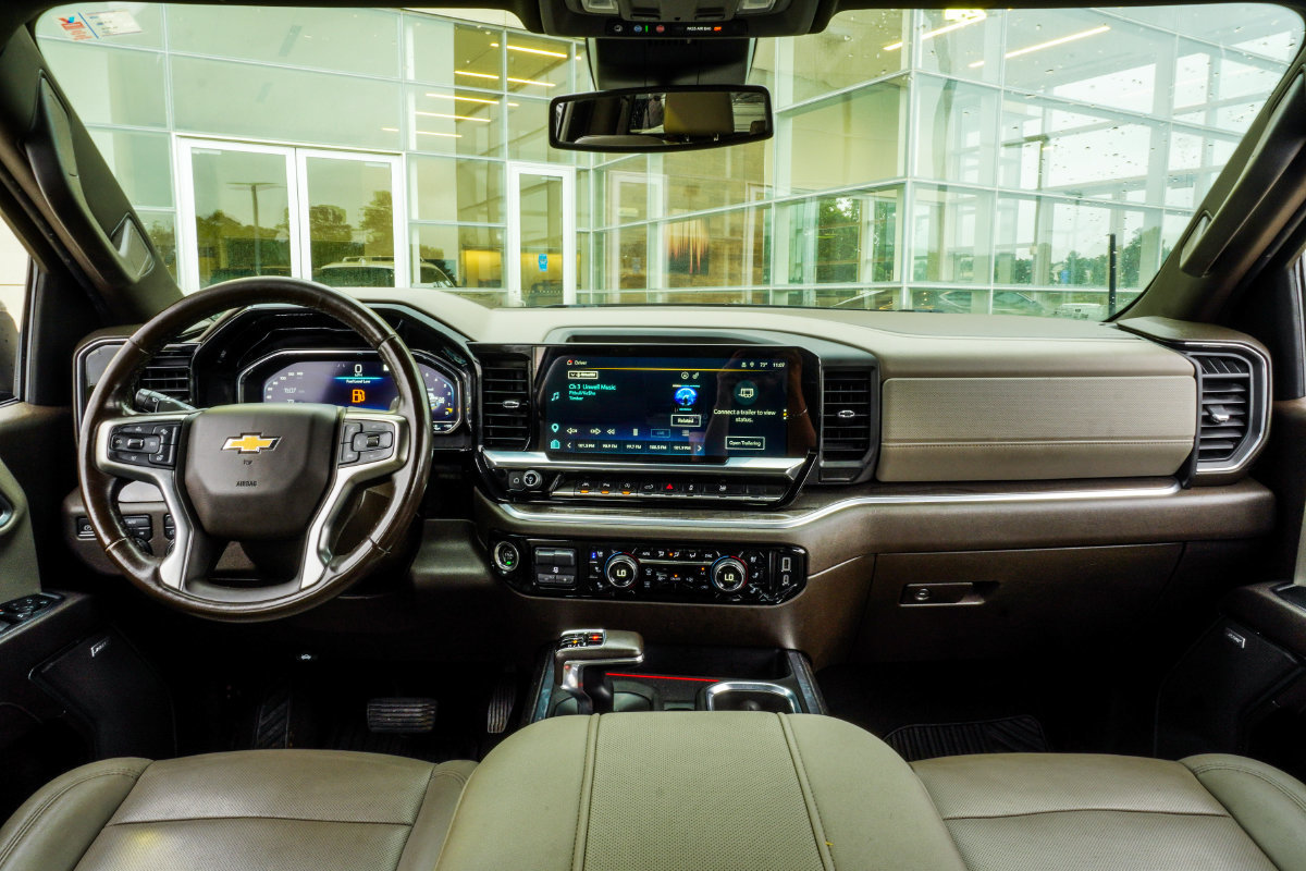 Used 2023 Chevrolet Silverado 1500 LTZ AWD/4WD image 5
