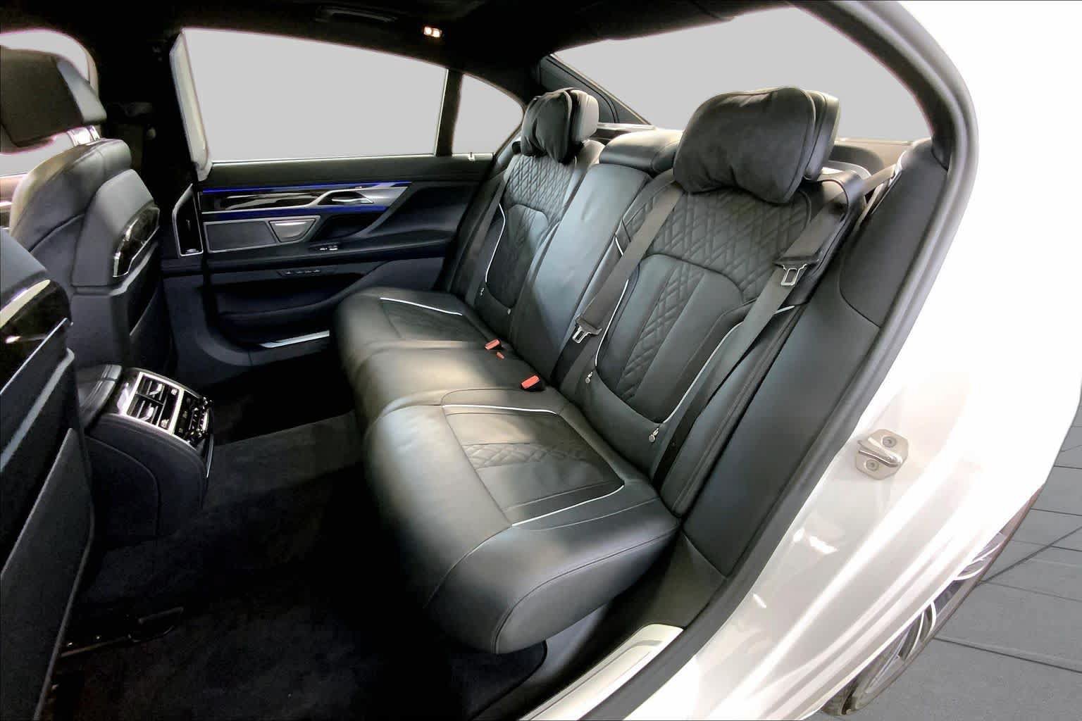 Used 2022 BMW 750i xDrive w/ Luxury Rear Seating Package AWD/4WD image 20