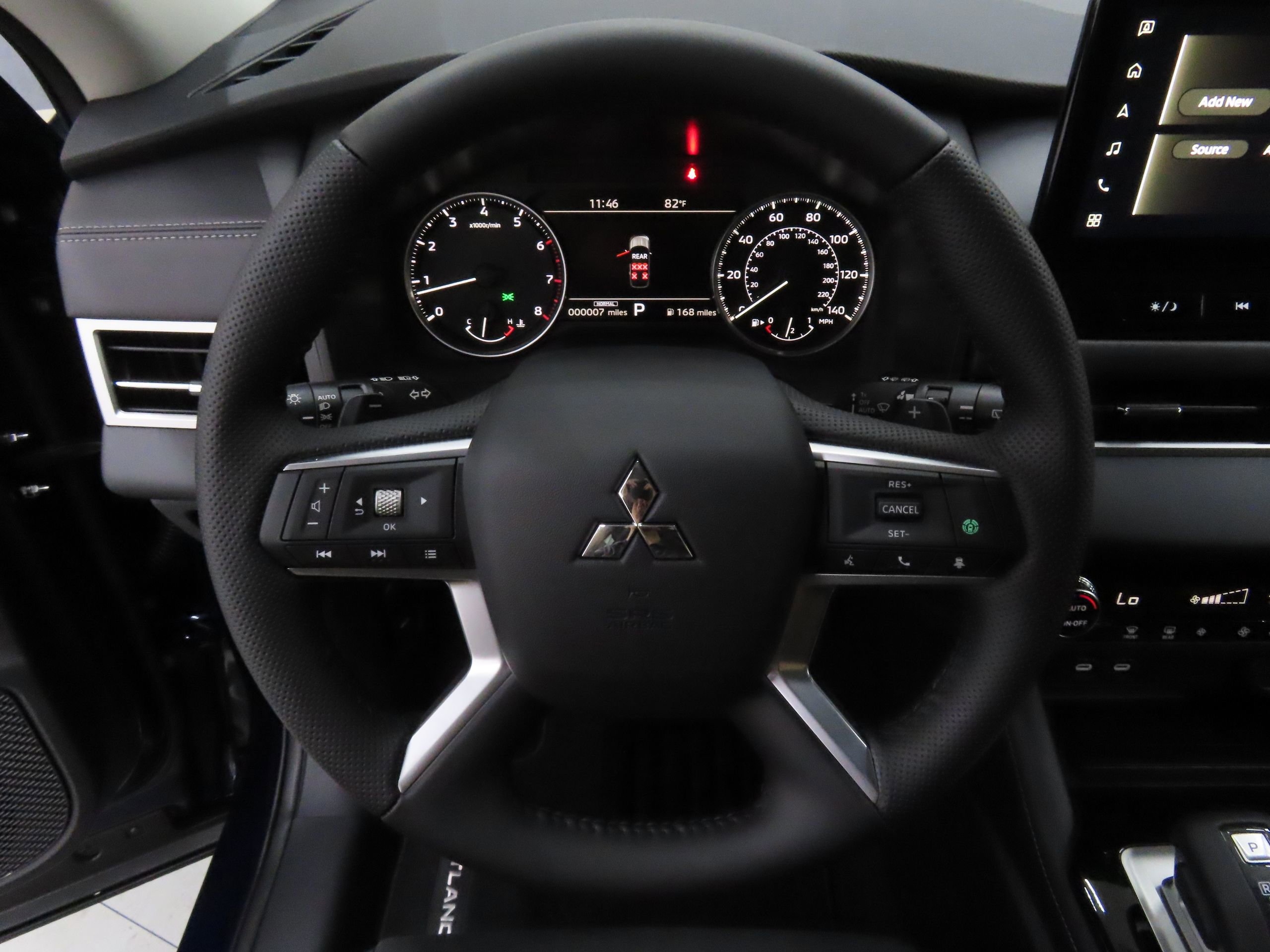 New 2025 Mitsubishi Outlander SE image 14