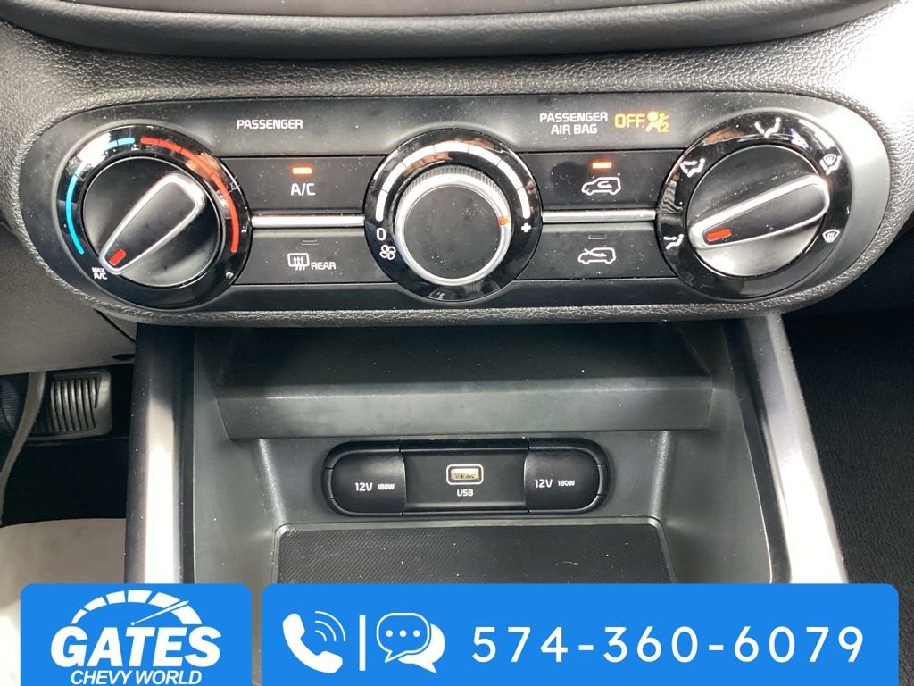 Used 2025 Kia Soul LX w/ LX Technology Package FWD image 17