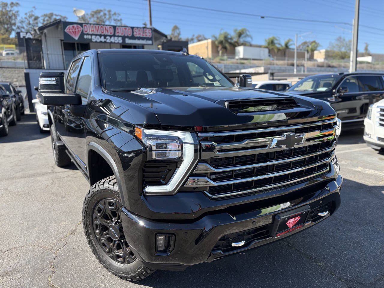 Used 2024 Chevrolet Silverado 2500 High Country w/ Midnight Edition AWD/4WD image 2