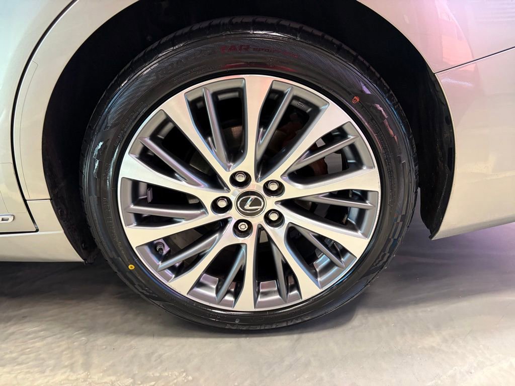 Used 2019 Lexus ES 300h w/ Premium Package image 25