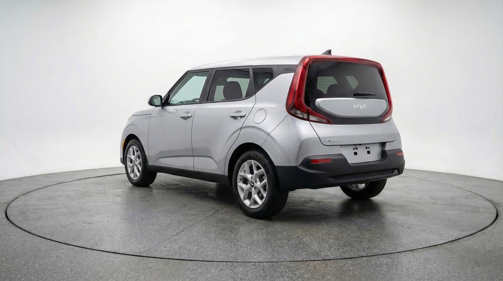 Used 2025 Kia Soul LX w/ LX Technology Package FWD image 6