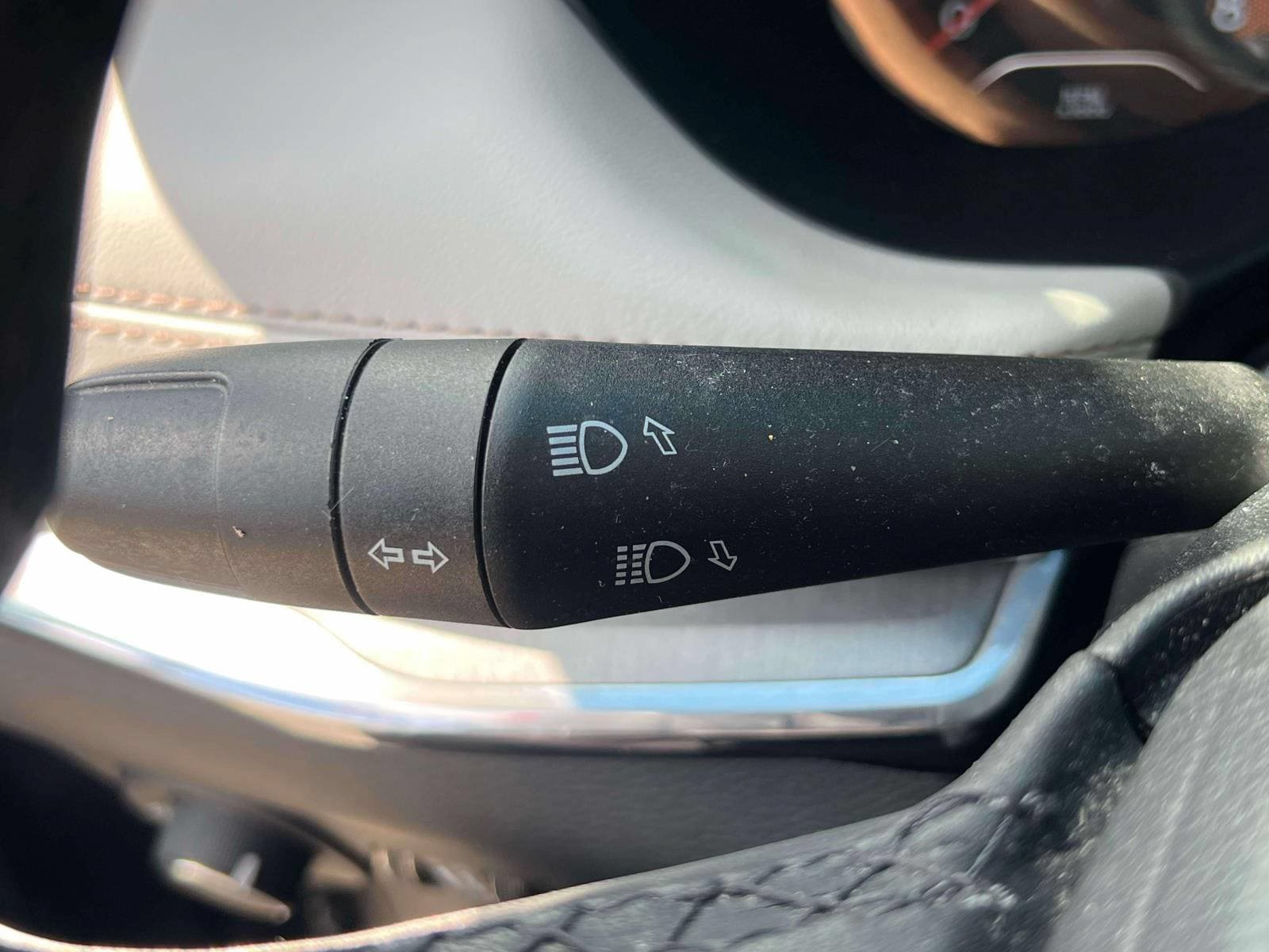 Used 2023 Jeep Compass Limited w/ Sun and Sound Group AWD/4WD image 9