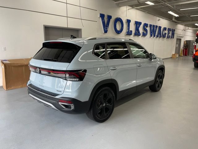 Used 2025 Volkswagen Taos SEL w/ Black Wheel Plus Package AWD/4WD image 4