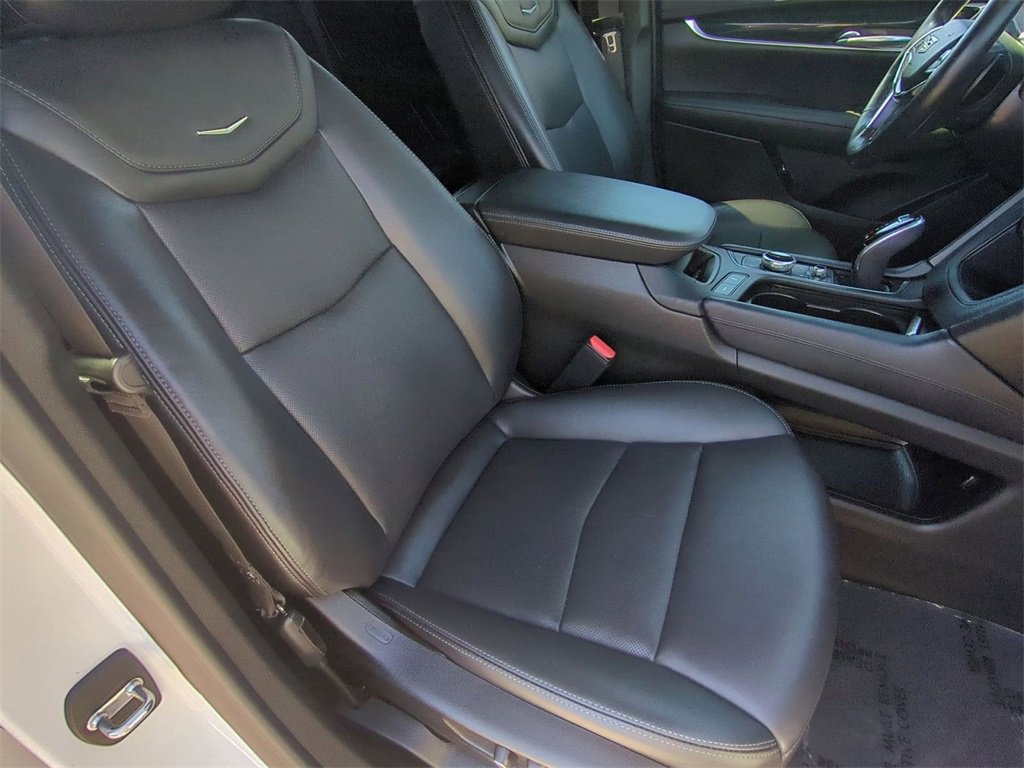 Used 2022 Cadillac XT5 Premium Luxury w/ LPO, ONYX Package image 29