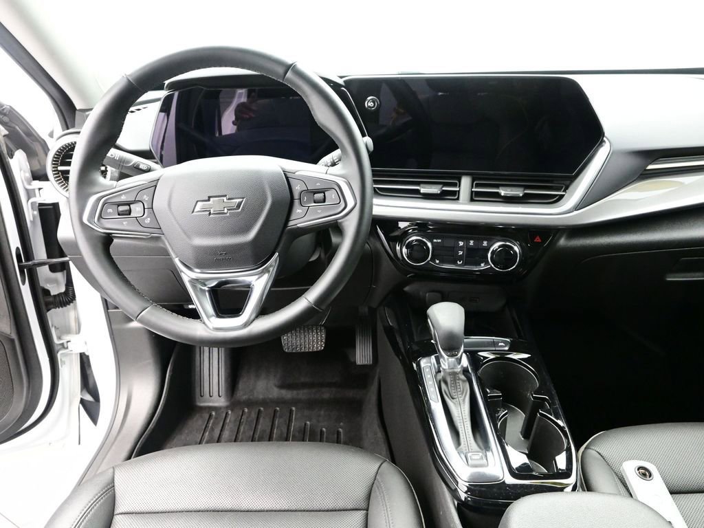 Used 2024 Chevrolet Trax ACTIV w/ Sunroof Package FWD image 16