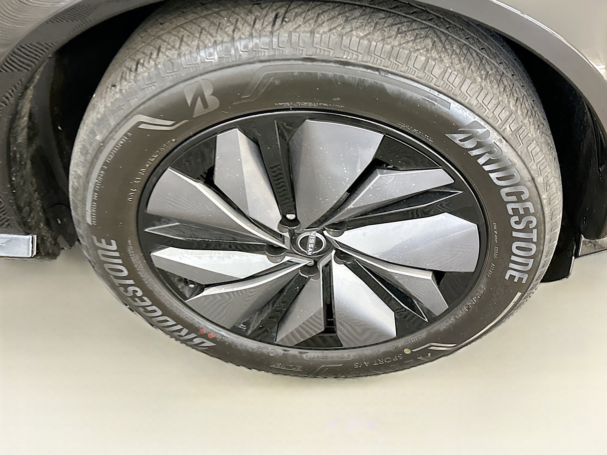 Used 2024 Nissan Ariya AWD image 11