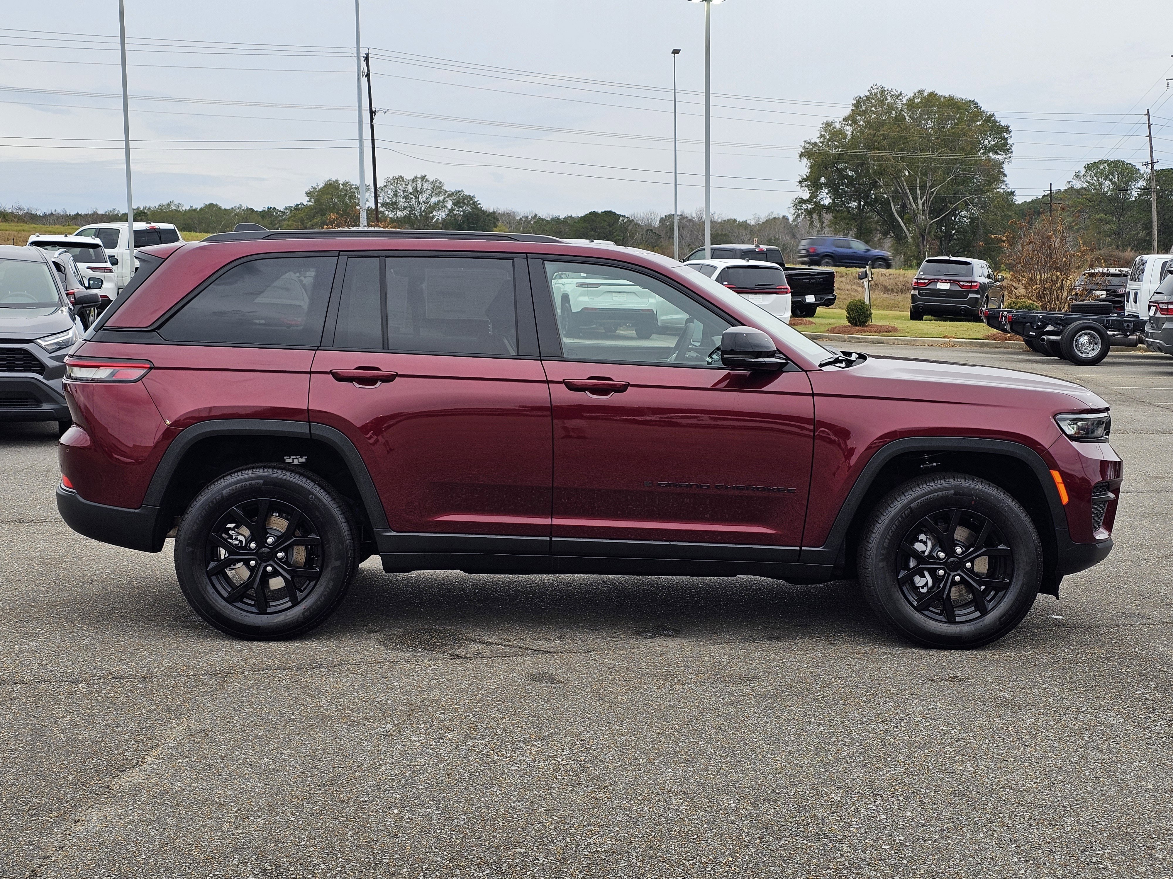 New 2025 Jeep Grand Cherokee Altitude image 6