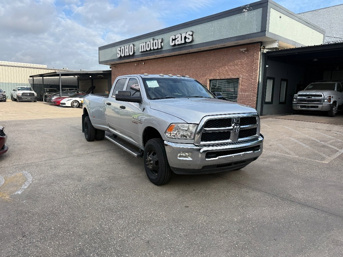 Used 2018 RAM 3500 Tradesman w/ Chrome Appearance Group AWD/4WD image 3