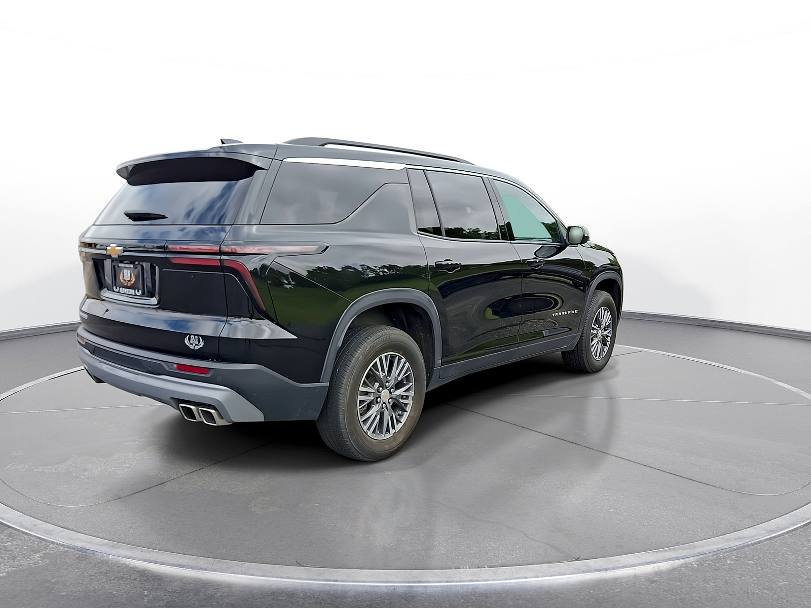 Used 2025 Chevrolet Traverse LT FWD image 7