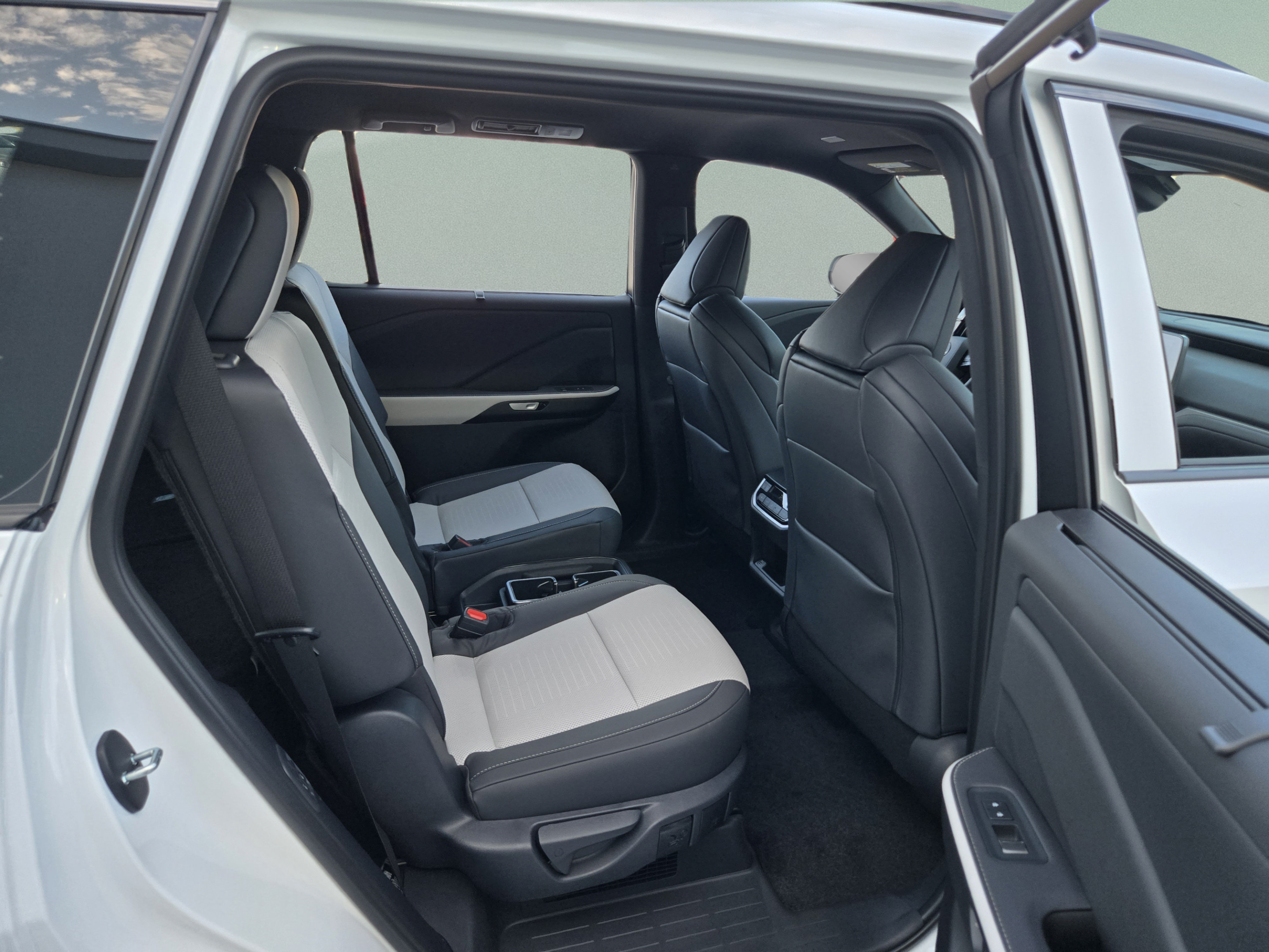 New 2026 Lexus TX 500h AWD image 27