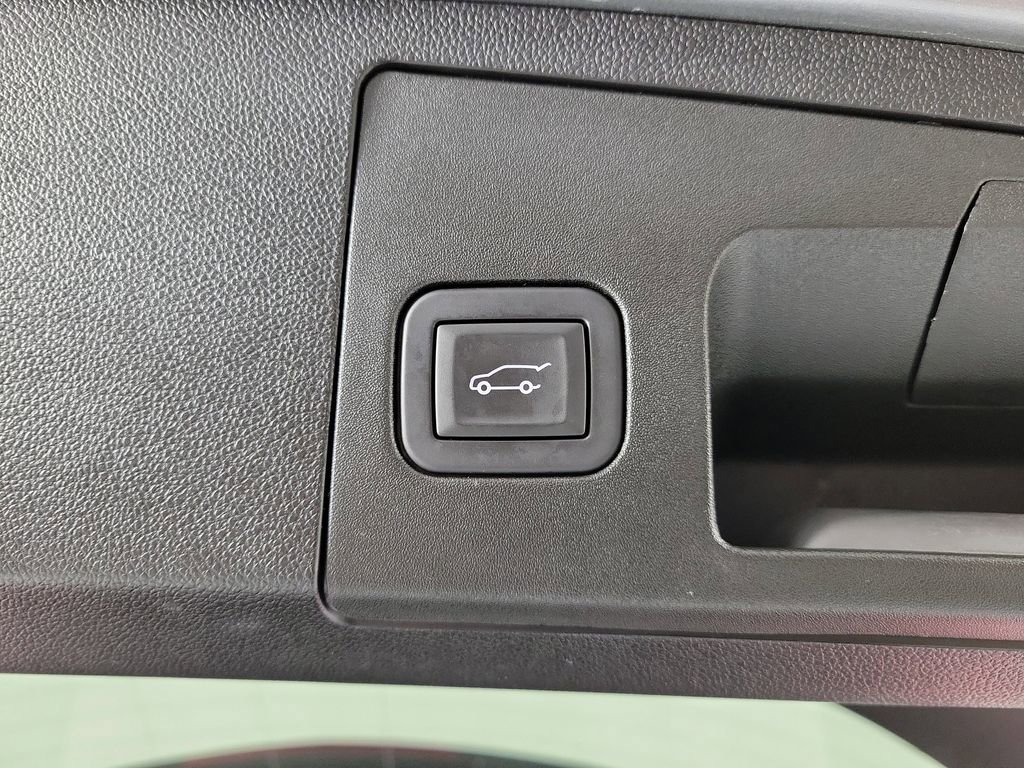 Certified 2025 Cadillac XT4 Premium Luxury image 9