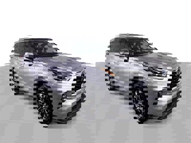 Used 2022 Toyota Highlander XLE image 2