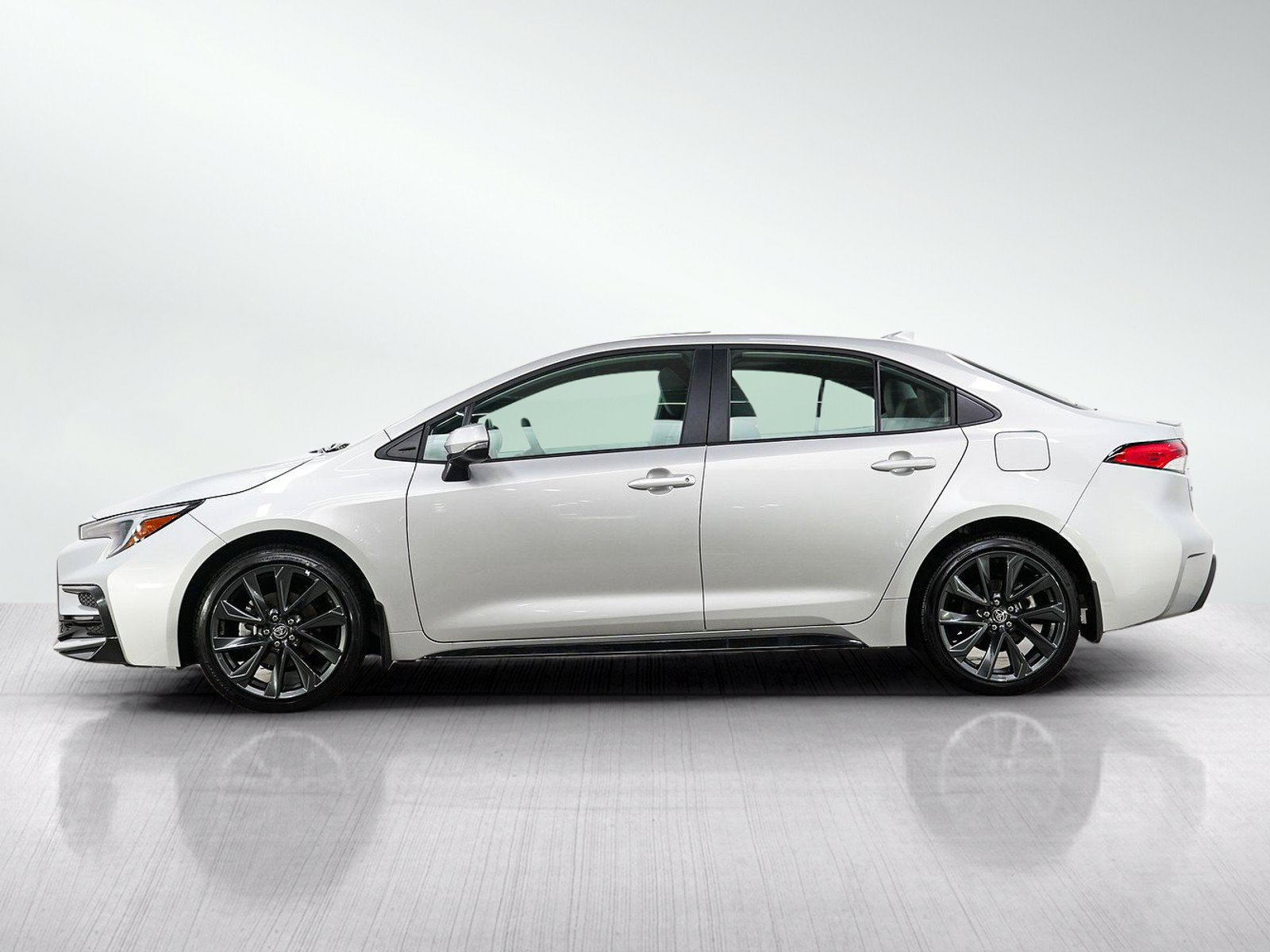 Used 2025 Toyota Corolla SE FWD image 2
