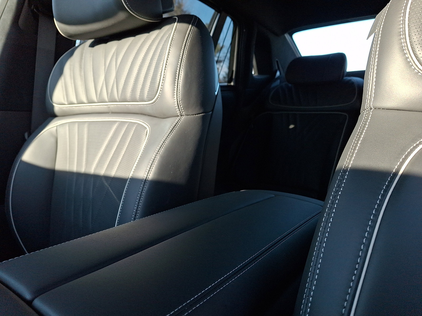 Certified 2025 Genesis G90 3.5T image 18