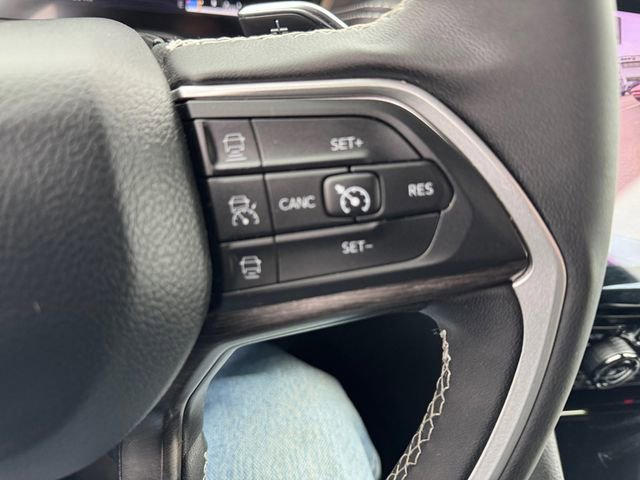 Certified 2024 Jeep Grand Cherokee Limited w/ Black Appearance Package image 25