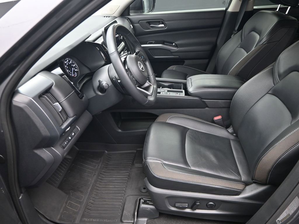 Used 2024 Nissan Pathfinder SL w/ SL Premium Package image 18