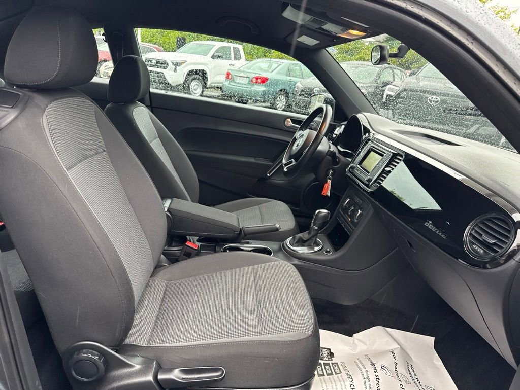 Used 2018 Volkswagen Beetle 2.0T S FWD image 17