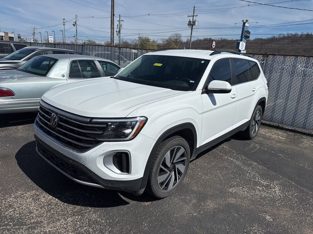 Used 2025 Volkswagen Atlas SE image 4