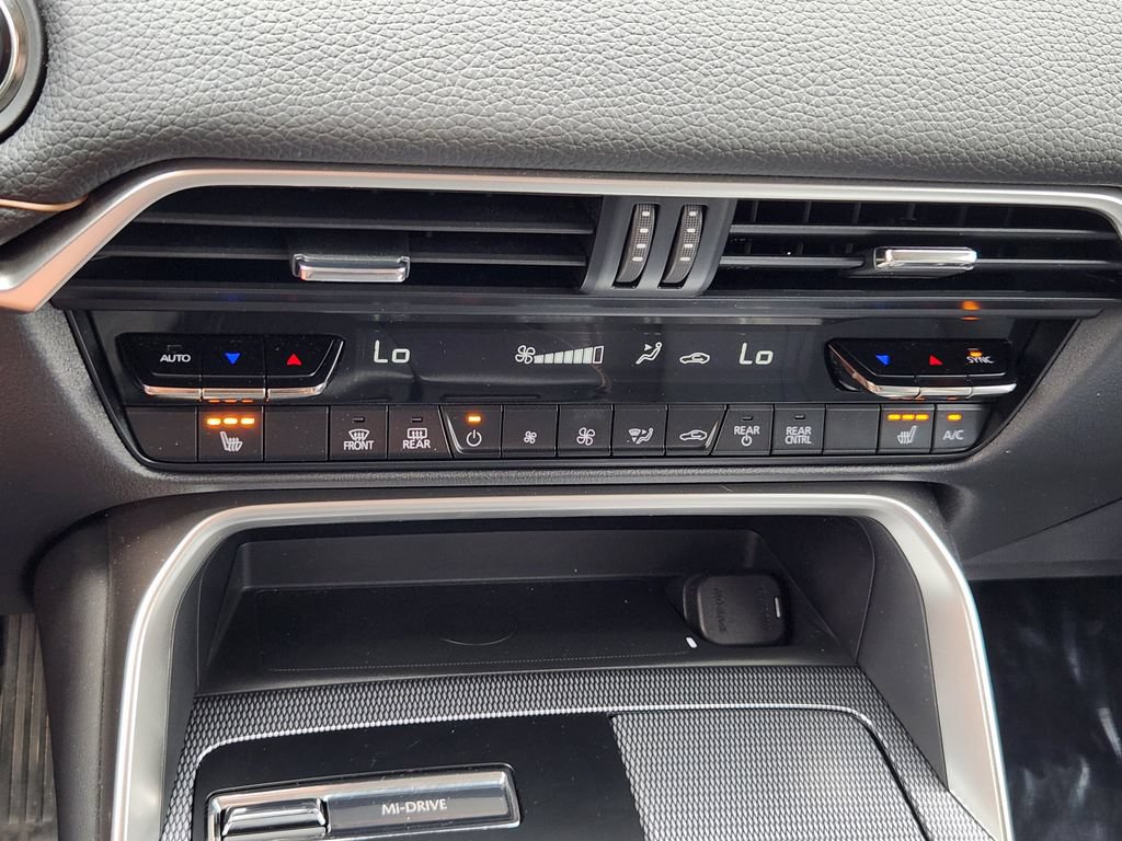 Used 2025 MAZDA CX-90 Plug-In Hybrid w/ Preferred AWD/4WD image 9