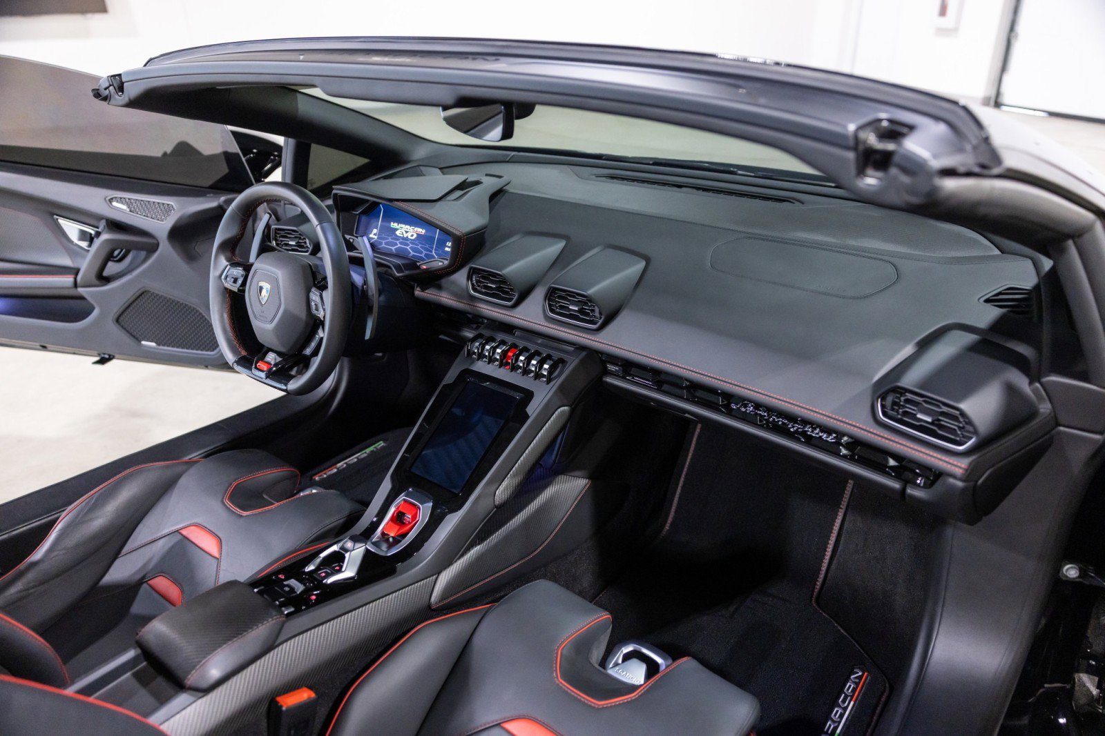 Used 2020 Lamborghini Huracan EVO image 33