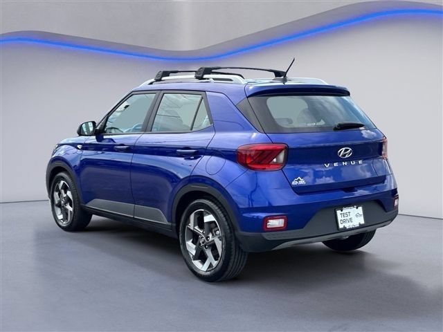 Used 2023 Hyundai Venue SEL FWD image 3