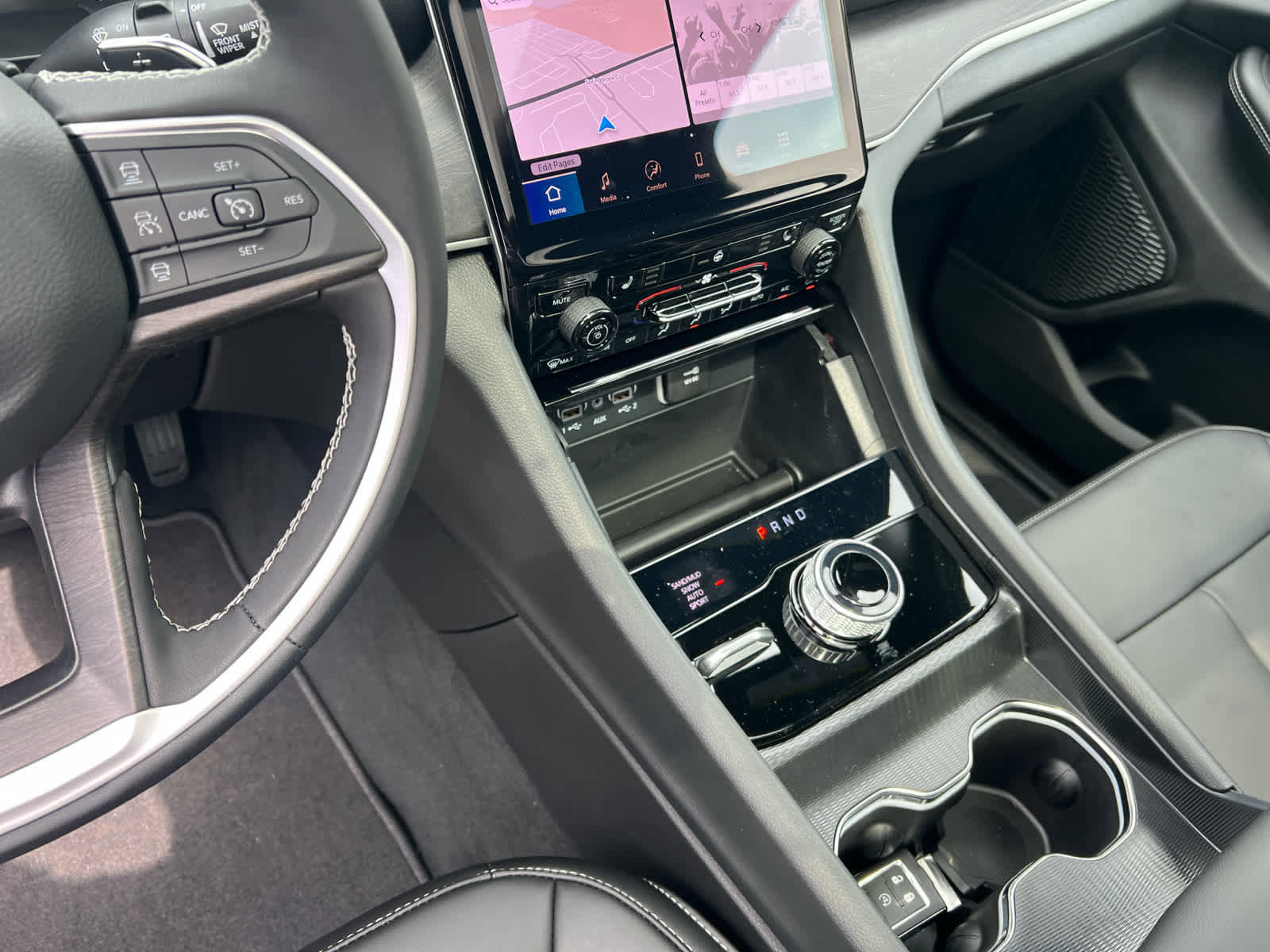 New 2025 Jeep Grand Cherokee L Limited w/ Trailer Tow Package image 14