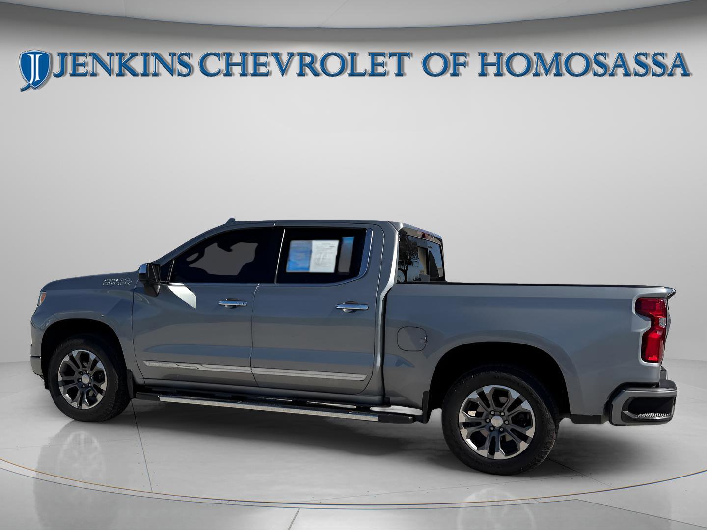 Used 2024 Chevrolet Silverado 1500 High Country w/ Technology Package AWD/4WD image 8