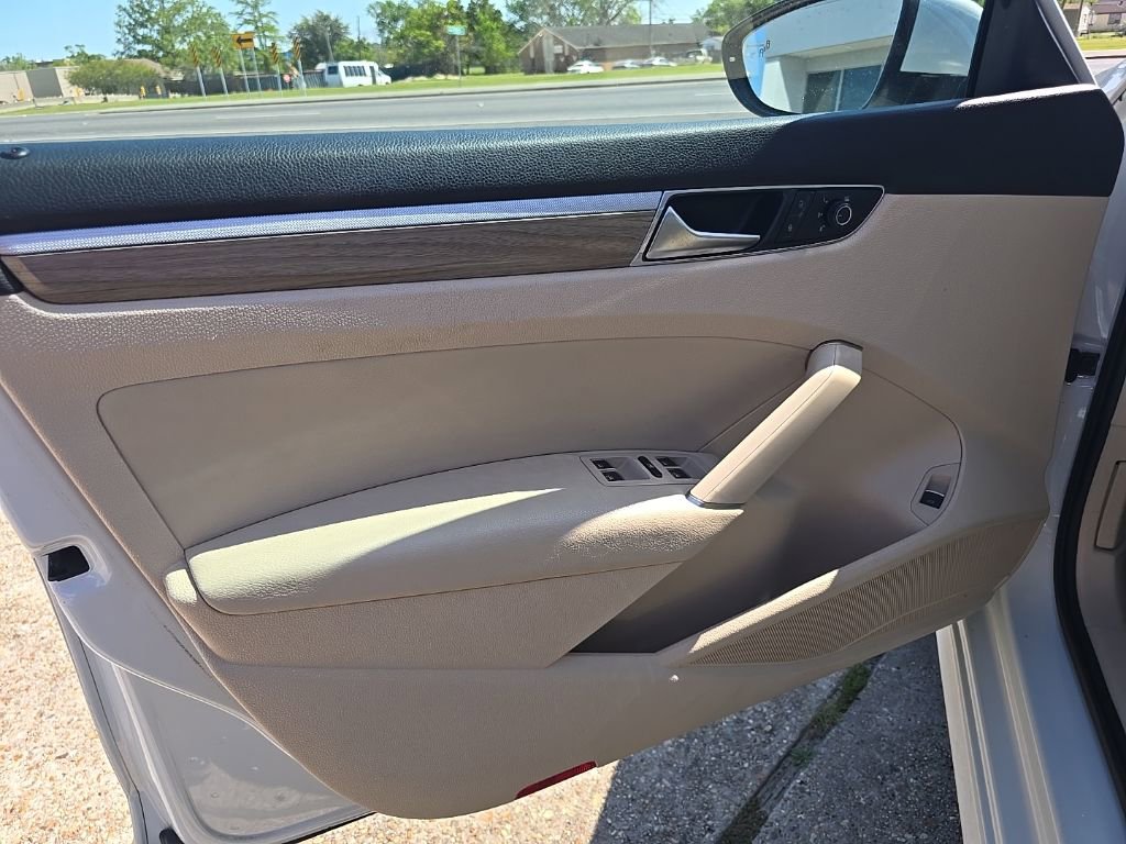 Used 2017 Volkswagen Passat 1.8T SE image 32