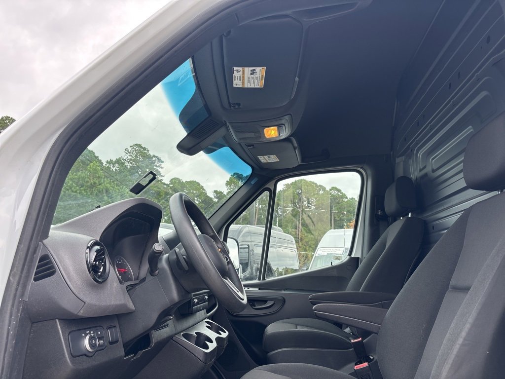 Used 2024 Mercedes-Benz Sprinter 2500 image 43