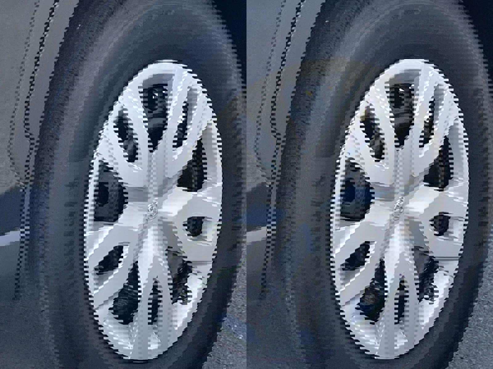 Used 2023 Toyota Corolla Cross L image 15