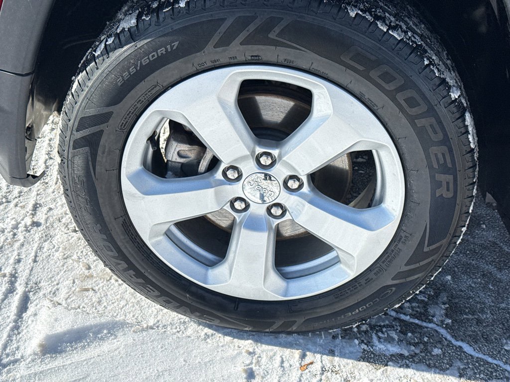 Used 2019 Jeep Compass Latitude w/ Cold Weather Group image 9