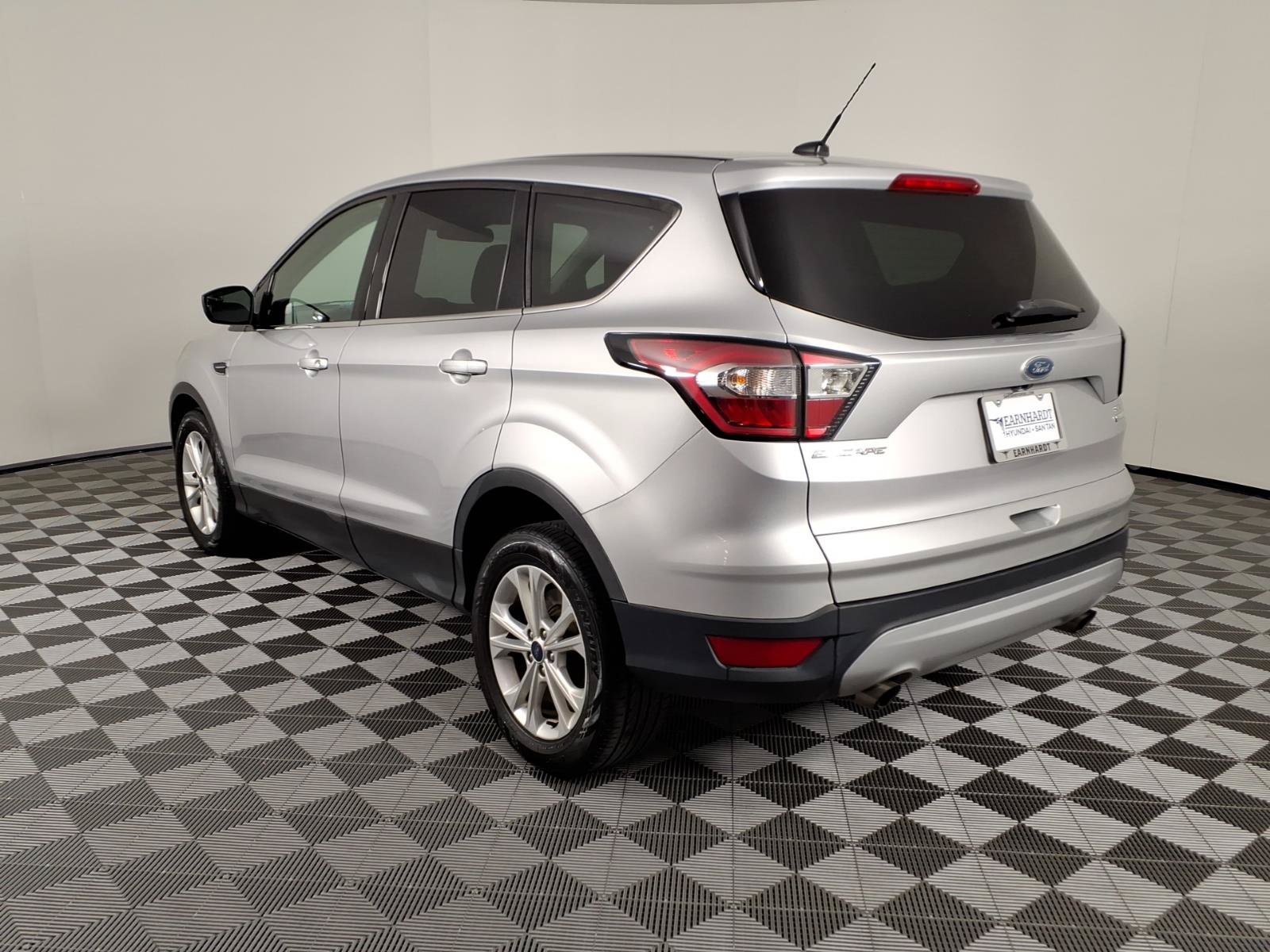 Used 2017 Ford Escape SE FWD image 3