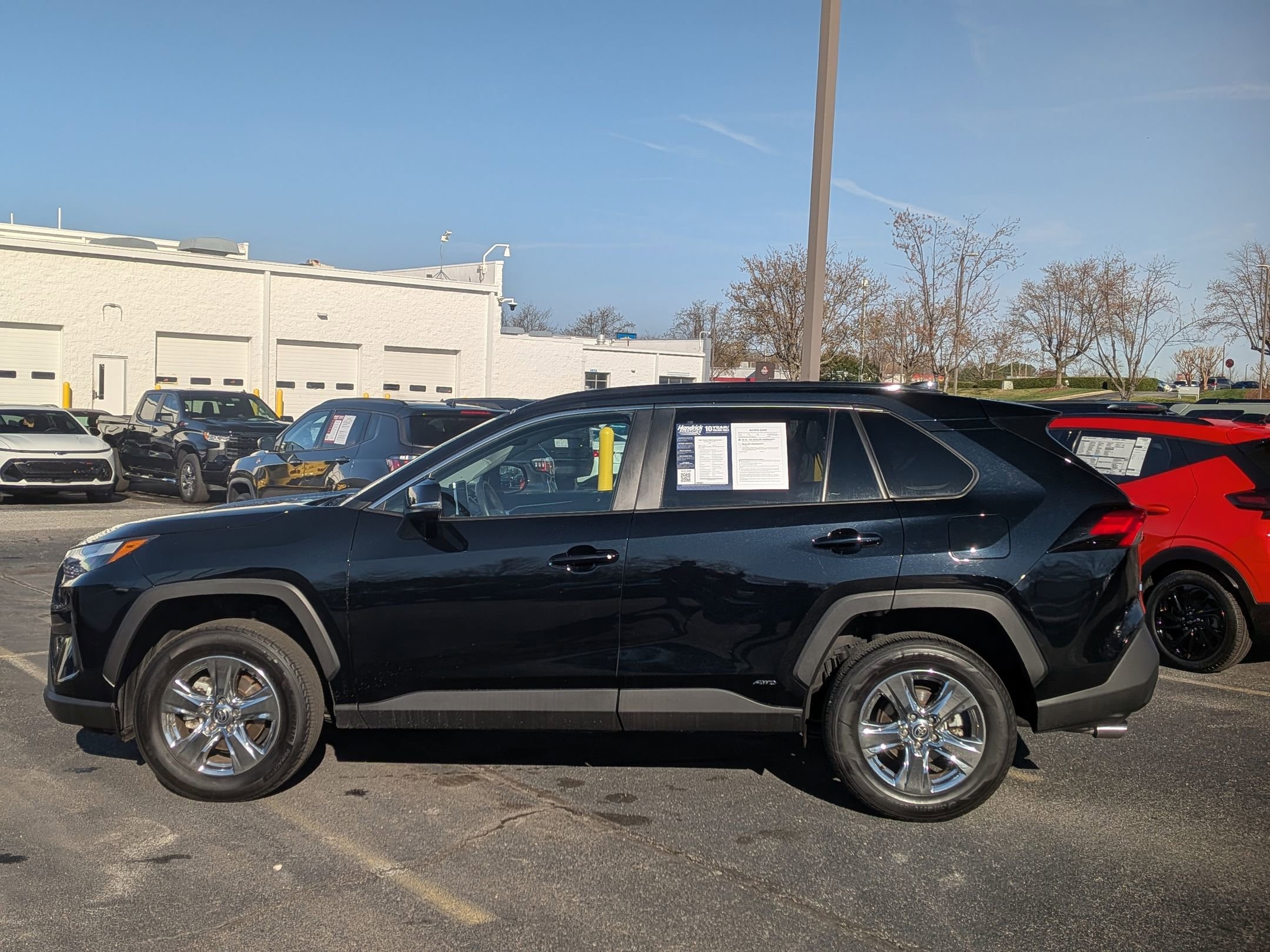 Used 2025 Toyota RAV4 XLE image 6