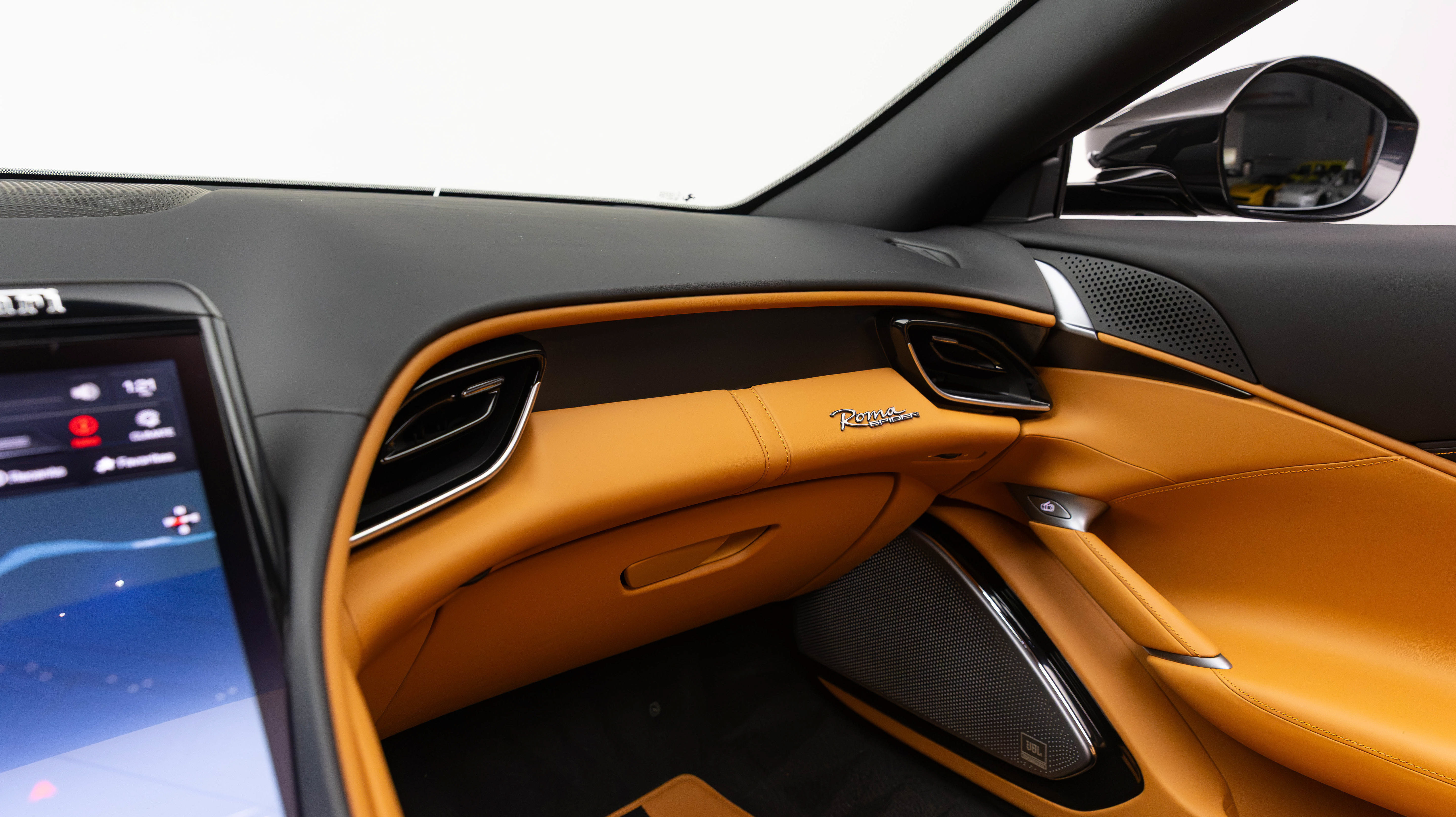 Certified 2025 Ferrari Roma Spider RWD image 28