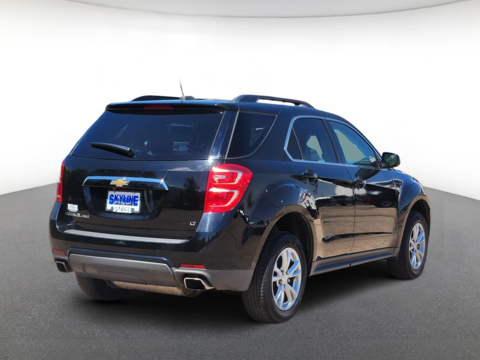 Used 2017 Chevrolet Equinox LT w/ Convenience Package AWD/4WD image 3