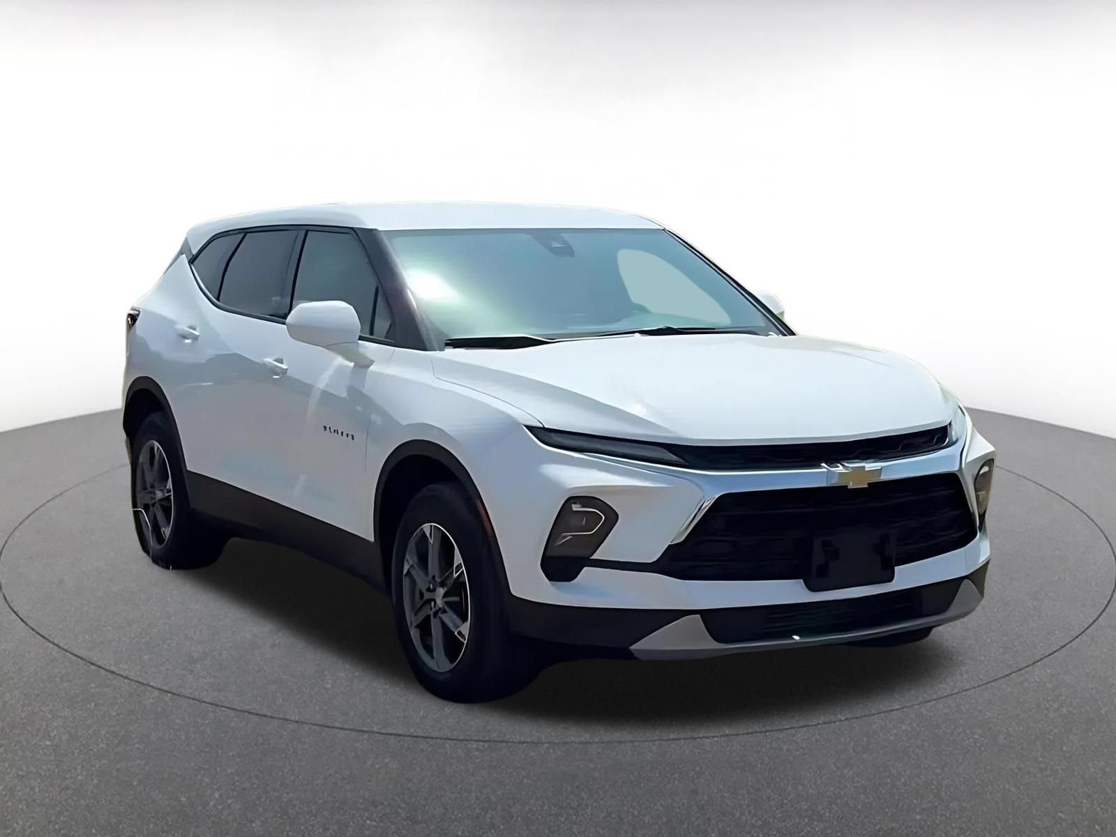 Used 2025 Chevrolet Blazer LT FWD image 3