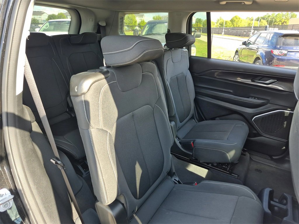 Used 2022 Jeep Grand Cherokee L Laredo w/ Luxury Tech Group I image 48