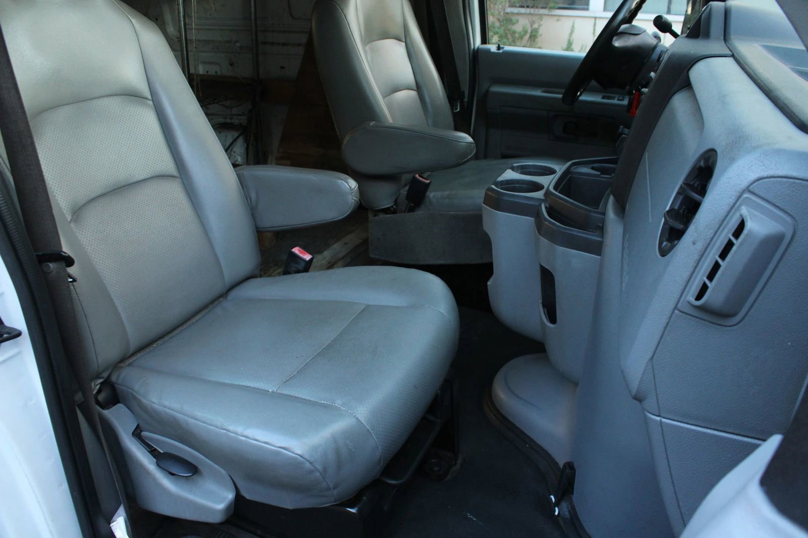 Used 2012 Ford E-150 and Econoline 150 w/ Commercial Cargo Van Pkg RWD image 10