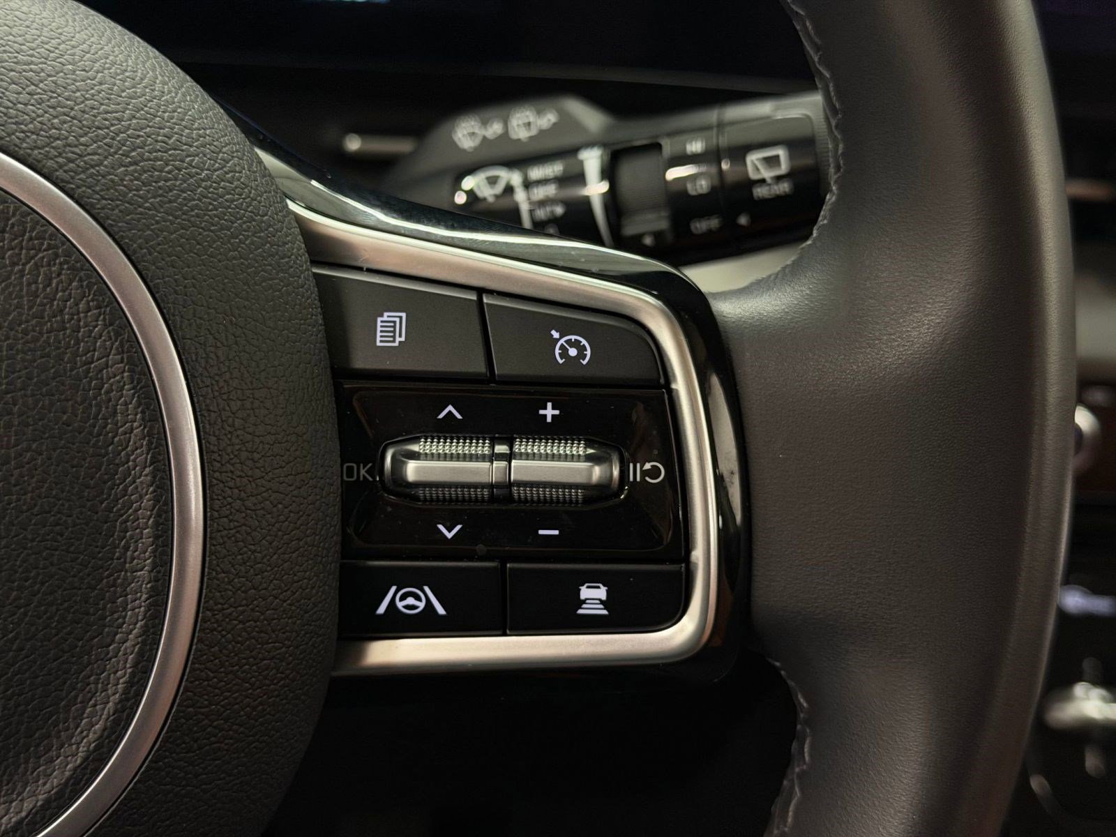 Used 2024 Kia Carnival SX FWD image 28
