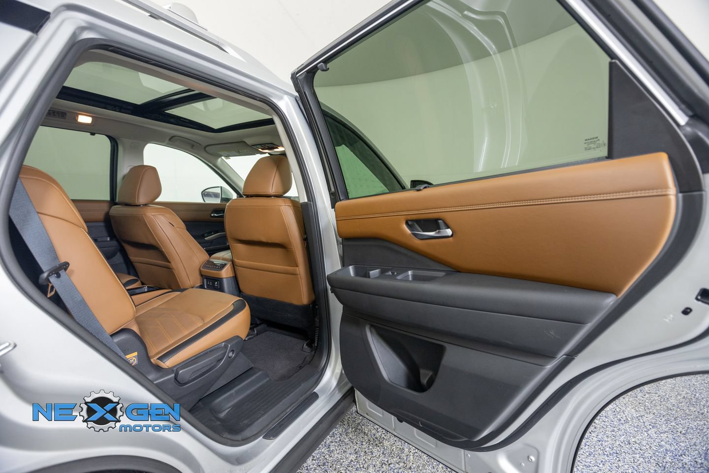Used 2022 Nissan Pathfinder Platinum AWD/4WD image 36