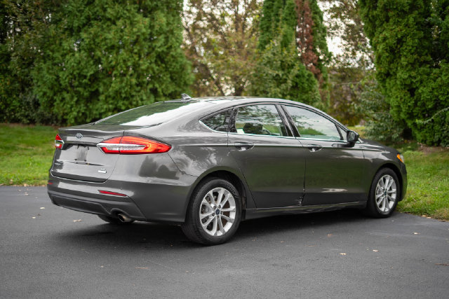 Used 2020 Ford Fusion SE FWD image 5