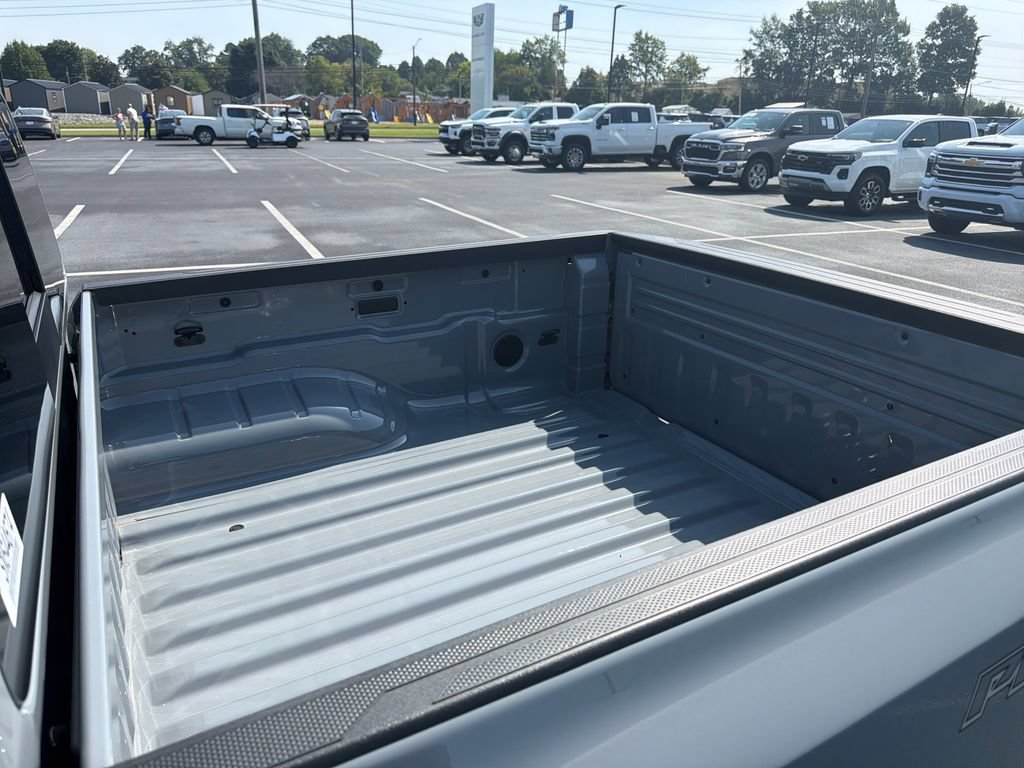 Used 2025 Nissan Frontier PRO-4X AWD/4WD image 10