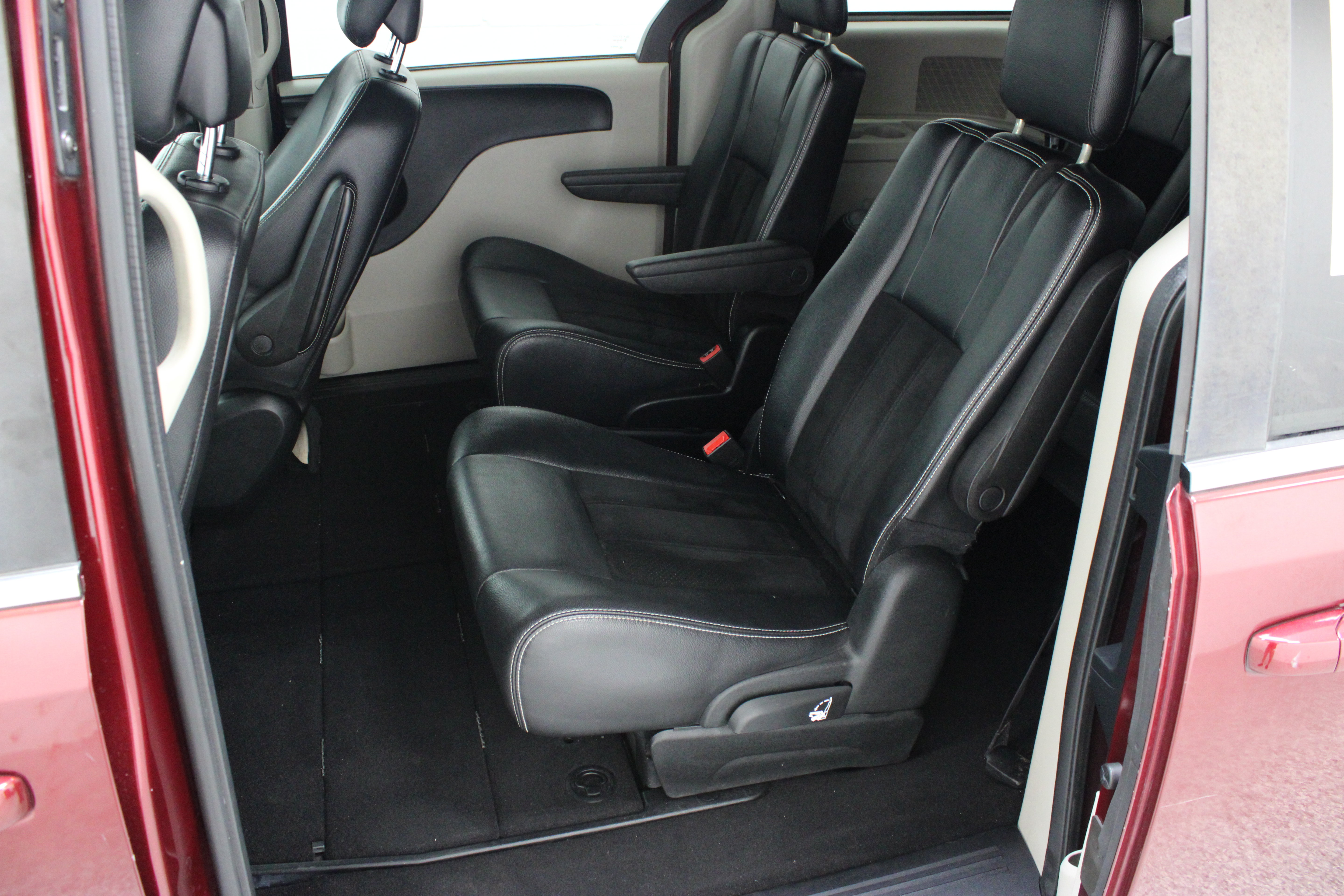 Used 2017 Dodge Grand Caravan SXT FWD image 26