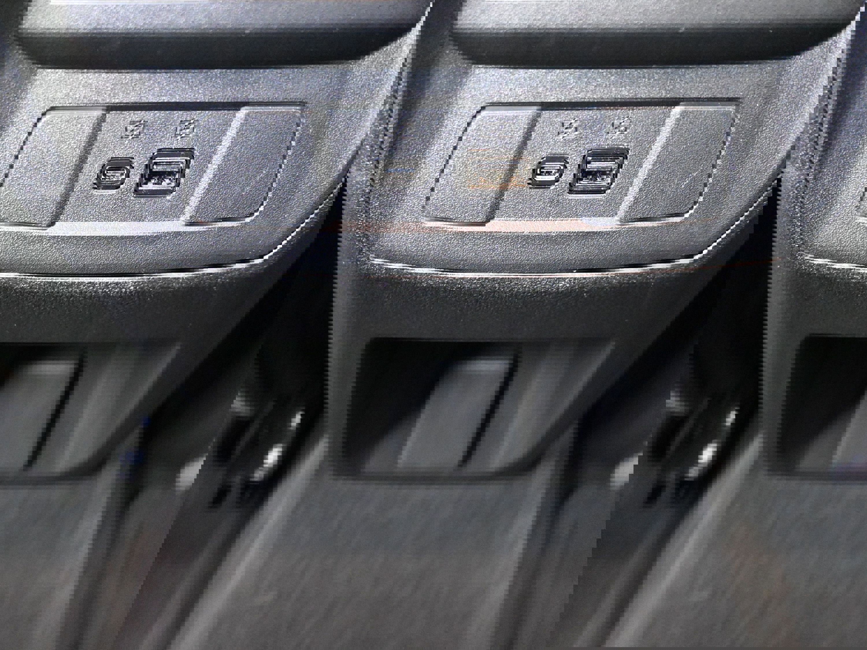 Used 2024 Chevrolet Colorado Z71 w/ Z71 Convenience Package 2 image 24