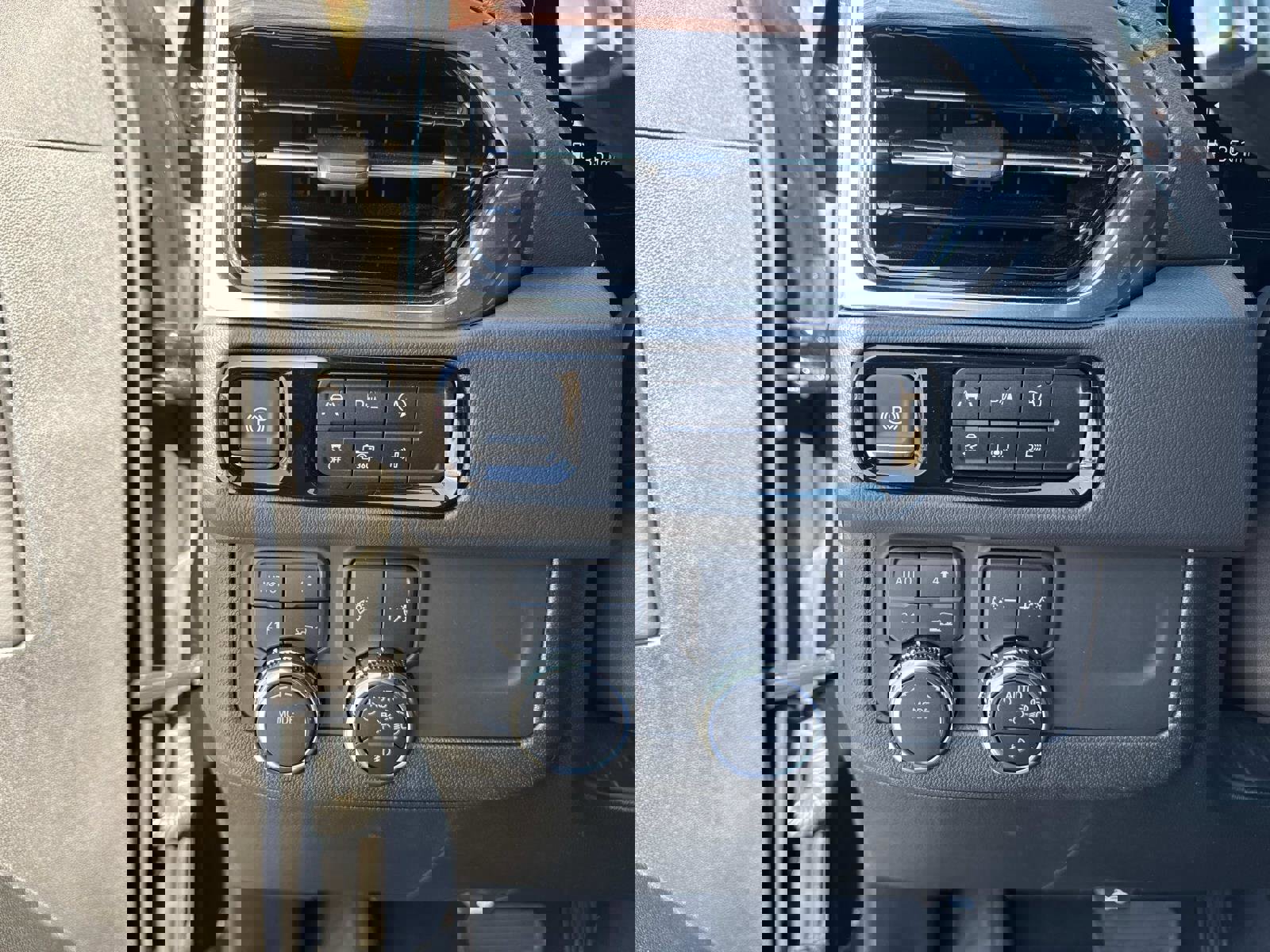 Used 2025 GMC Yukon XL Denali image 32